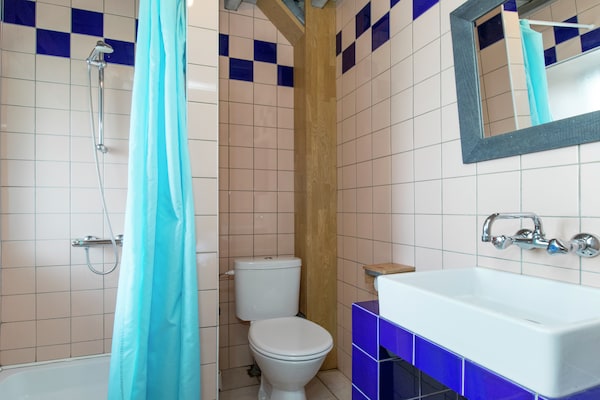 Foto van Luxe woning in Gouvy met zwembad en sauna - Vakantiehuis in Houffalize - BathRoom