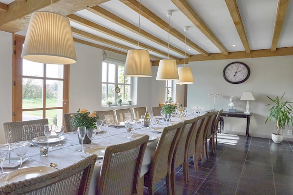 Foto van Diksmuide Landhuis met Spelen - Vakantiehuis in Kaaskerke Diksmuide - DiningRoom