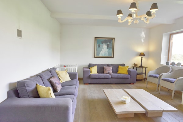 Foto van Diksmuide Landhuis met Spelen - Vakantiehuis in Kaaskerke Diksmuide - LivingRoom