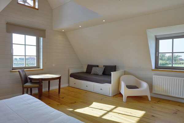 Foto van Diksmuide Landhuis met Spelen - Vakantiehuis in Kaaskerke Diksmuide - BedRoom