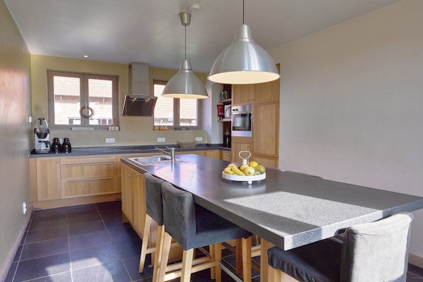 Foto van Diksmuide Landhuis met Spelen - Vakantiehuis in Kaaskerke Diksmuide - Kitchen