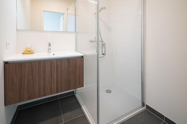 Foto van Bruisende stadsbasis voor 10 personen met terras - Vakantiehuis in Antwerp - BathRoom