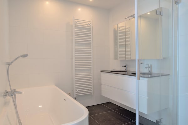 Foto van Appartement voor 12 gasten aan het centrale plein - Vakantiehuis in Antwerp - BathRoom