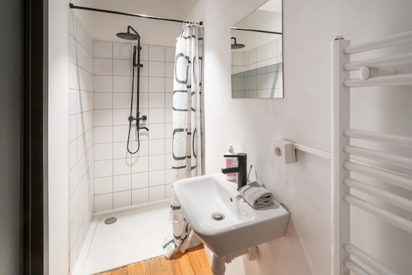 Foto van Appartement met twee slaapkamers aan de rivier - Vakantiehuis in Antwerp - BathRoom