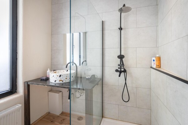 Foto van Bedrijfsappartementen |2BBK|NS|Internet| - Vakantiehuis in Antwerp - BathRoom
