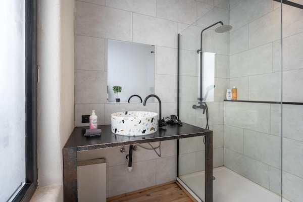 Foto van Bedrijfsappartementen |2BBK|NS|Internet| - Vakantiehuis in Antwerp - BathRoom