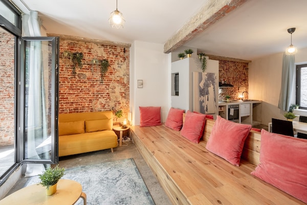 Foto van Bedrijfsappartementen |2BBK|NS|Internet| - Vakantiehuis in Antwerp - LivingRoom