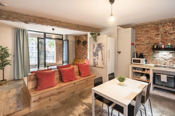 Foto van Bedrijfsappartementen |2BBK|NS|Internet| - Vakantiehuis in Antwerp - DiningRoom