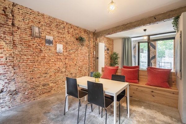 Foto van Bedrijfsappartementen |2BBK|NS|Internet| - Vakantiehuis in Antwerp - DiningRoom