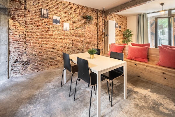 Foto van Bedrijfsappartementen |2BBK|NS|Internet| - Vakantiehuis in Antwerp - DiningRoom