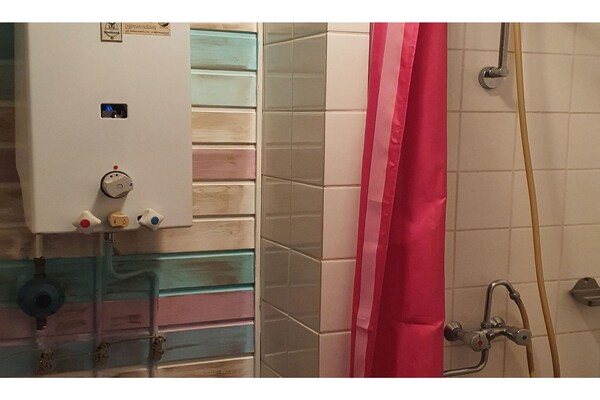 Foto van Lanklaar Chalet met Tuin - Vakantiehuis in Lanklaar - BathRoom