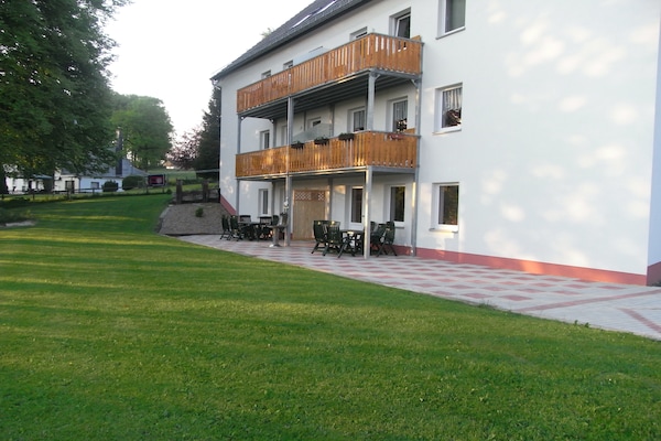 Foto van Woning in Burg Reuland met sauna en terras - Vakantiehuis in Burg Reuland - ExteriorSummer