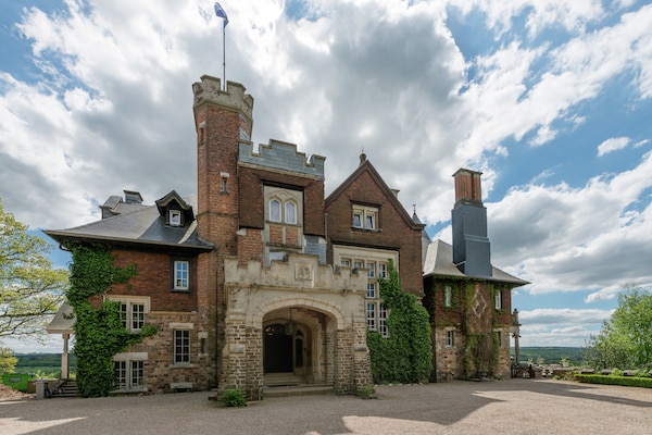 Foto van Kasteel in Spa met Uitzicht & Verwarmd Zwembad - Vakantiehuis in Spa - ExteriorSummer