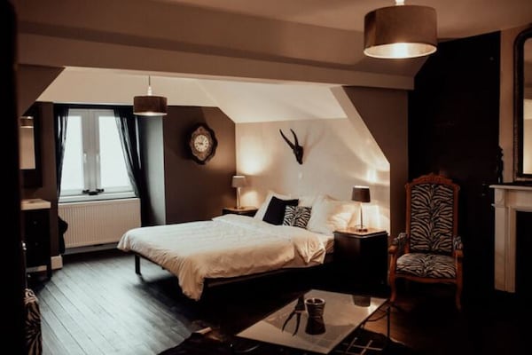 Foto van Kasteel in Spa met Uitzicht & Verwarmd Zwembad - Vakantiehuis in Spa - BedRoom