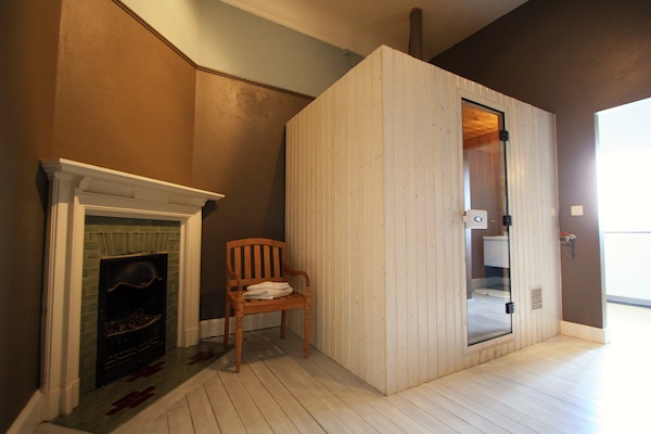 Foto van Kasteel in Spa met Uitzicht & Verwarmd Zwembad - Vakantiehuis in Spa - Wellness