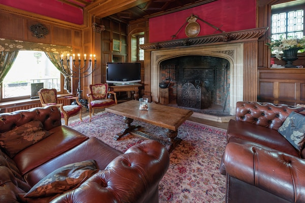 Foto van Kasteel in Spa met Uitzicht & Verwarmd Zwembad - Vakantiehuis in Spa - LivingRoom