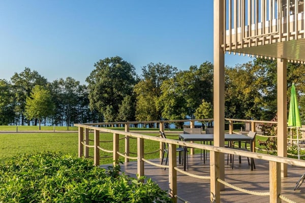 Foto van Familievilla aan het meer - Vakantiehuis in Boussu-lez-Walcourt - TerraceBalcony