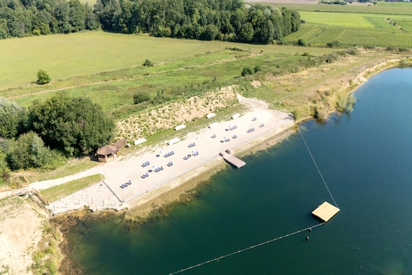 Foto van Romantische schuilplaats in het bos - Vakantiehuis in Antoing - AreaSummer1KM