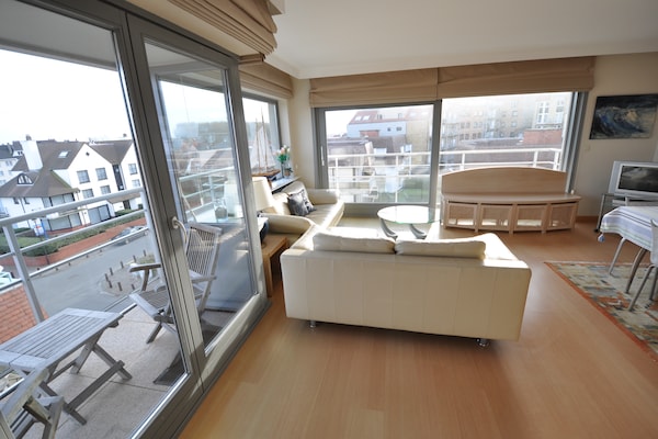 Foto van Appartement in België met Zeezicht - Vakantiehuis in KNOKKE-HEIST - LivingRoom