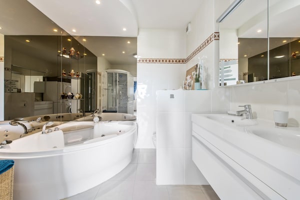 Foto van Kasteel appartement met uitzicht - Vakantiehuis in Blankenberge - BathRoom