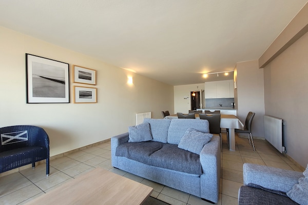 Foto van Op een steenworp afstand van het rustige pad langs de kust. - LivingRoom