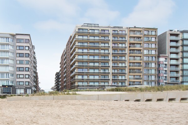 Foto van Appartement in Middelkerke, uitzicht op het strand - ExteriorSummer