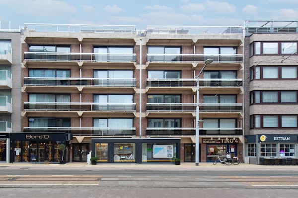 Foto van Appartement in Middelkerke bij Casino & Zeedijk - Vakantiehuis in MIDDELKERKE - ExteriorSummer