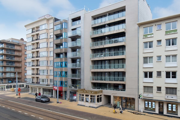 Foto van Appartement in Middelkerke bij Casino & Zeedijk - Vakantiehuis in MIDDELKERKE - ExteriorSummer