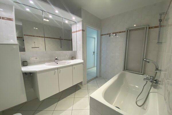 Foto van Appartement in Nieuwpoort met uitzicht op zee - Vakantiehuis in Nieuwpoort - BathRoom