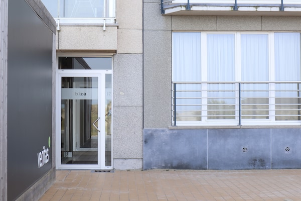 Foto van Appartement in Nieuwpoort met Zeezicht - Vakantiehuis in NIEUWPOORT - ExteriorSummer