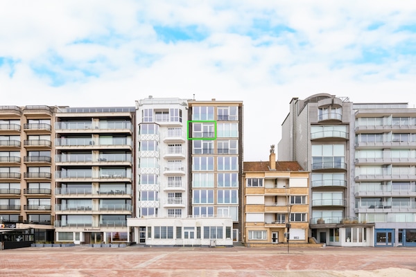 Foto van Appartement aan de kust met strandtoegang - Vakantiehuis in Oostduinkerke - ExteriorSummer