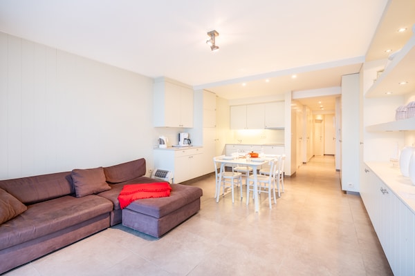 Foto van Appartement aan de kust met strandtoegang - Vakantiehuis in Oostduinkerke - LivingRoom