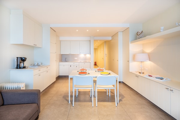 Foto van Appartement aan Belgische kust met zeezicht - Vakantiehuis in Oostduinkerke - DiningRoom