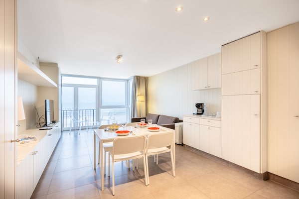 Foto van Appartement aan Belgische kust met zeezicht - Vakantiehuis in Oostduinkerke - DiningRoom