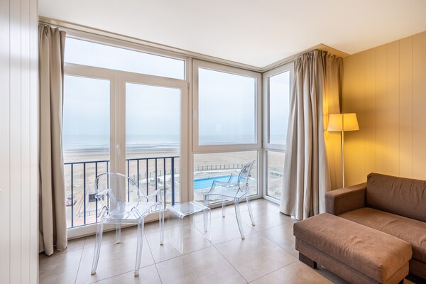 Foto van Appartement aan Belgische kust met zeezicht - Vakantiehuis in Oostduinkerke - LivingRoom