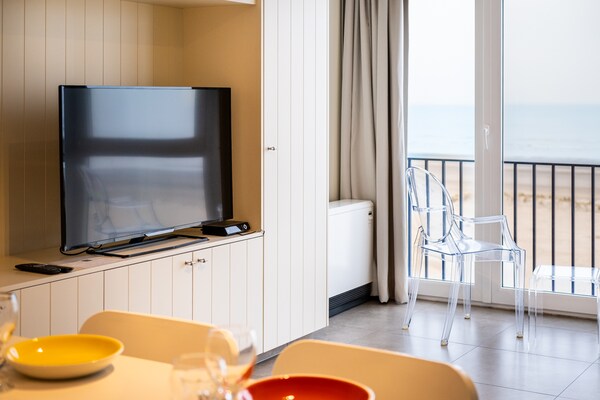 Foto van Appartement aan Belgische kust met zeezicht - Vakantiehuis in Oostduinkerke - LivingRoom
