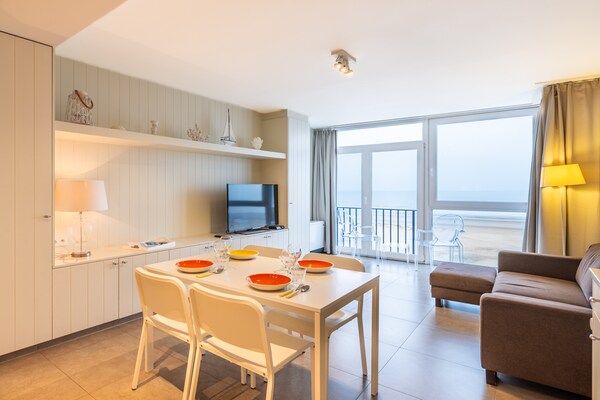 Foto van Appartement aan Belgische kust met zeezicht - Vakantiehuis in Oostduinkerke - DiningRoom