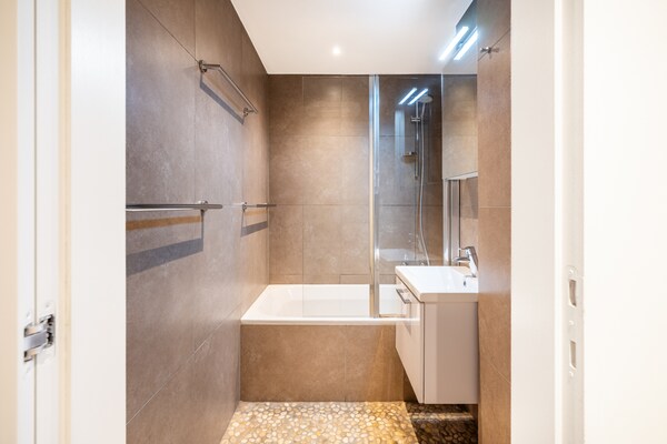 Foto van Appartement aan Belgische Kust met Uitzicht - Vakantiehuis in Oostduinkerke - BathRoom