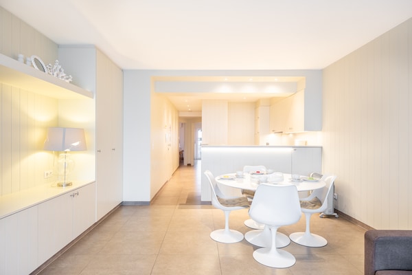 Foto van Appartement aan Belgische Kust met Uitzicht - Vakantiehuis in Oostduinkerke - DiningRoom