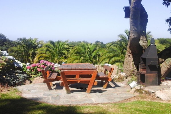 Foto van Stenen Huis in Bretagne bij Zandstrand - Vakantiehuis in Penvénan - terrace