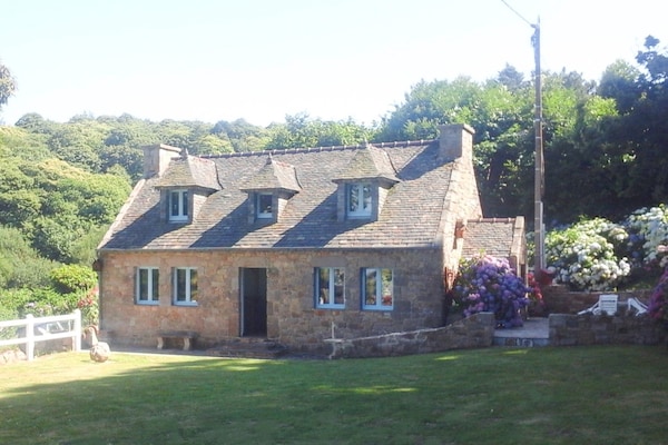 Foto van Stenen Huis in Bretagne bij Zandstrand - Vakantiehuis in Penvénan - ExteriorSummer