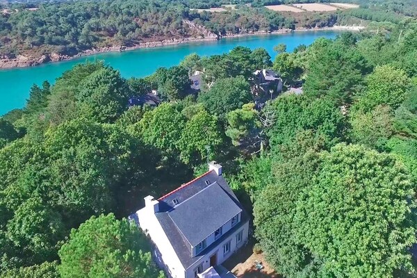 Foto van Vakantiehuis in Moëlan bij Kerfany Strand - Vakantiehuis in Moelan-sur-Mer - ExteriorSummer