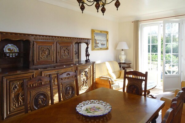 Foto van Vakantiehuis in Kersiny met zeezicht - Vakantiehuis in Plouhinec - DiningRoom