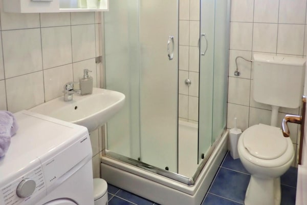 Foto van Appartement in Seline bij Paklenica Park - Vakantiehuis in Seline - BathRoom