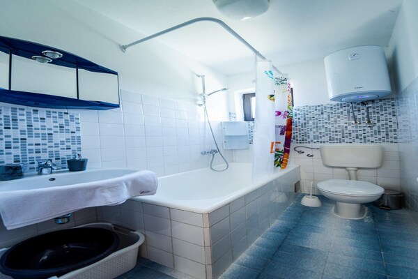 Foto van Appartement in Seline bij Paklenica Park - Vakantiehuis in Seline - BathRoom