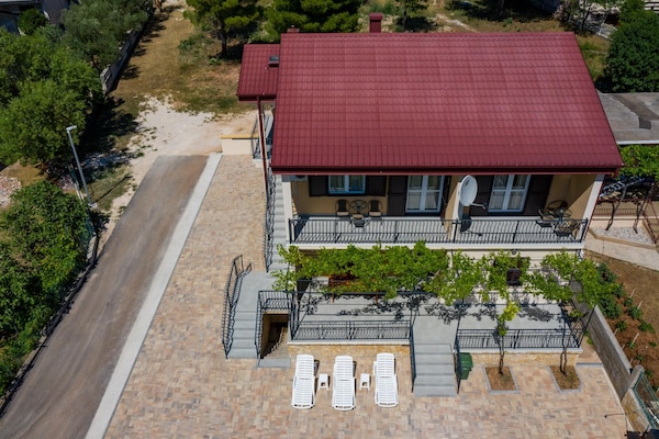 Foto van Appartement in Seline bij Paklenica Park - Vakantiehuis in Seline - ExteriorSummer