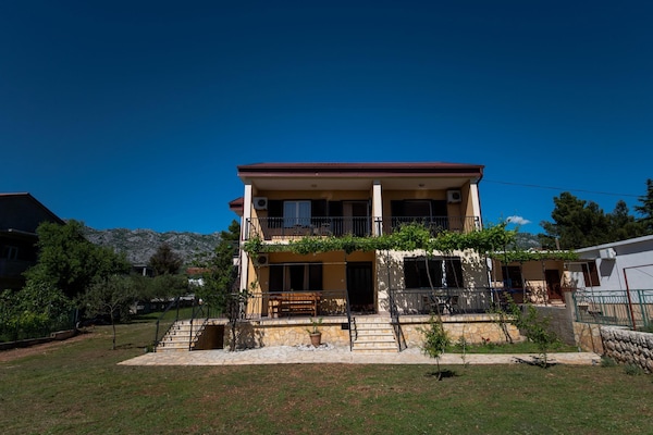 Foto van Appartement in Seline bij Paklenica Park - Vakantiehuis in Seline - ExteriorSummer