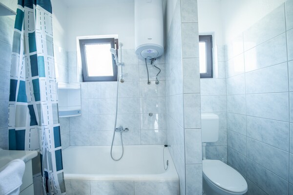 Foto van Appartement in Seline bij Paklenica Park - Vakantiehuis in Seline - BathRoom