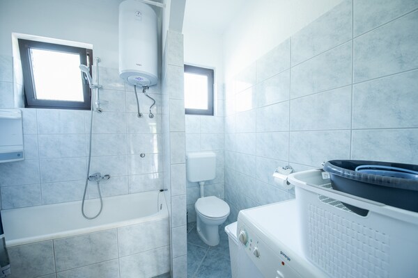 Foto van Appartement in Seline bij Paklenica Park - Vakantiehuis in Seline - BathRoom