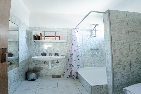 Foto van Appartement in Seline bij Paklenica Park - Vakantiehuis in Seline - BathRoom